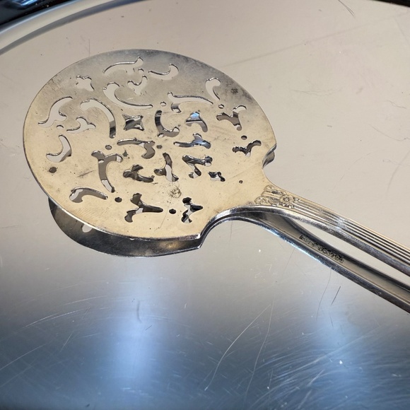 Vintage Wm. A. Rogers Silverplate Pastry Server | Oneida LTD - Picture 12 of 12